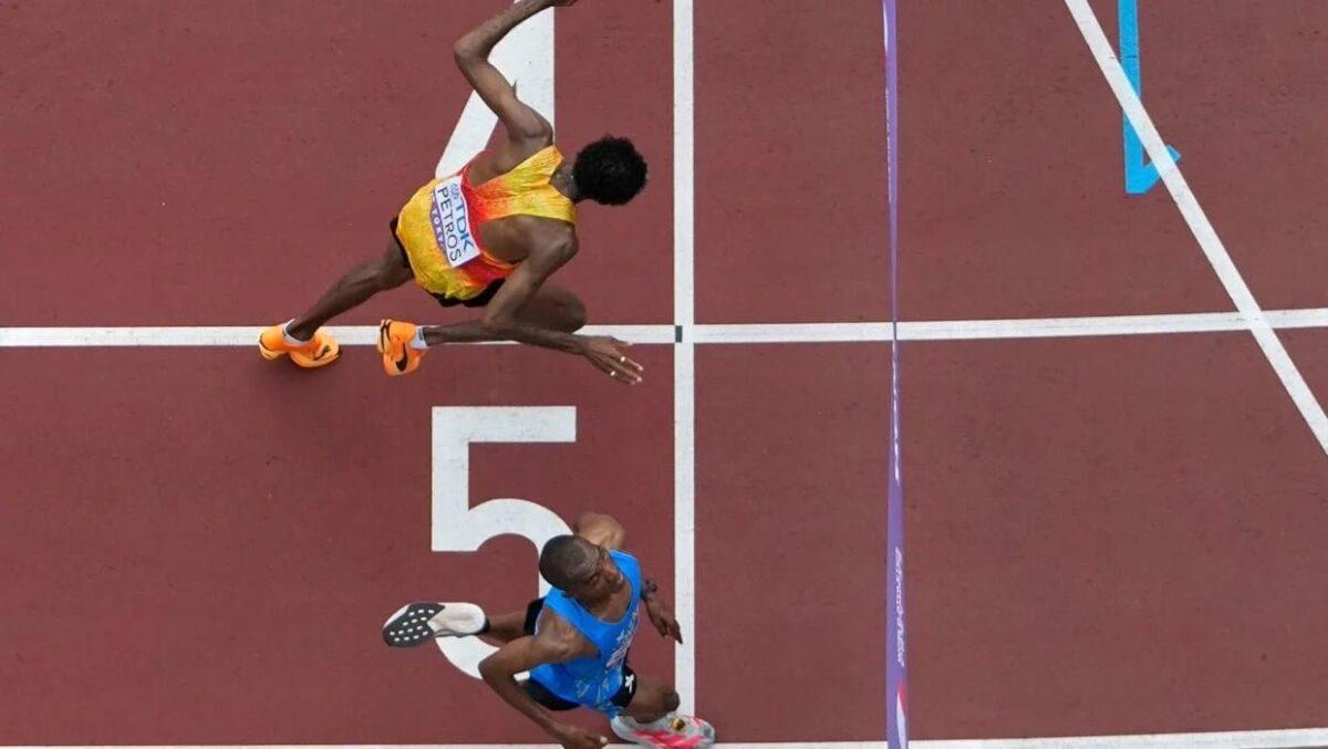 Alphonce Simbu Afanya Historia: Medali ya Dhahabu ya Kwanza kwa Tanzania katika Marathon ya Dunia Alphonce Simbu Afanya Historia: Medali ya Dhahabu ya Kwanza kwa Tanzania katika Marathon ya Dunia | Swahili Today