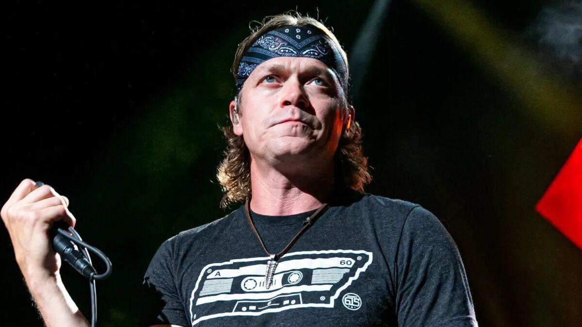 Brad Arnold, Lead Singer of 3 Doors Down, Dies at 47 After Courageous Cancer Battle Brad Arnold of 3 Doors Down performs at the Michigan Lottery Amphitheatre in Sterling Heights, Mich., on Aug. 7, 2021| Scott Legato/Getty
