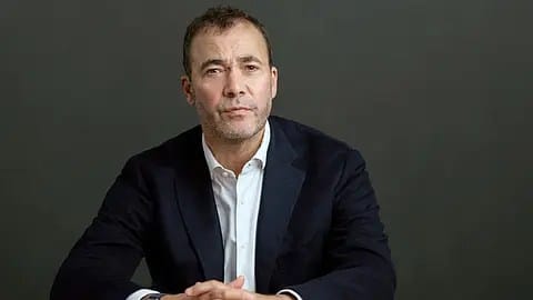 Washington Post Publisher and CEO to Step Down Following Mass Layoffs Lewis thanked Post owner Jeff Bezos “for his support and leadership”. | X/@OsiOsint1