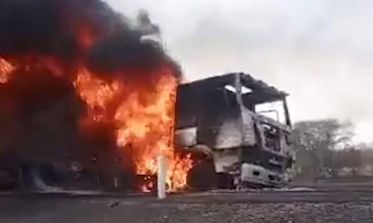 Armed Islamist Group Believed to Be Linked With Al-Queida, Killed At Least 12 Drivers in Mali Armed Islamist Group Believed to Be Linked With Al-Queida, Killed At Least 12 Drivers in Mali | @humanrightswatch