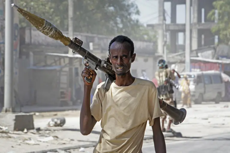 Heavy fighting erupts in Somalia’s Quansahdhere as opposition claim control Heavy fighting erupts in Somalia’s Qansahdhere as opposition claim control | Abdi Warsameh/AP