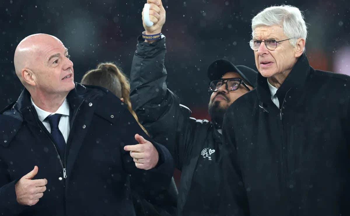 Infantino Calls Emergency FIFA Meeting After Wenger Distances Himself From World Cup Investment Plan FIFA President Gianni Infantino with FIFA's Chief of Global Football Development and former Arsenal manager, Arsène Wenger