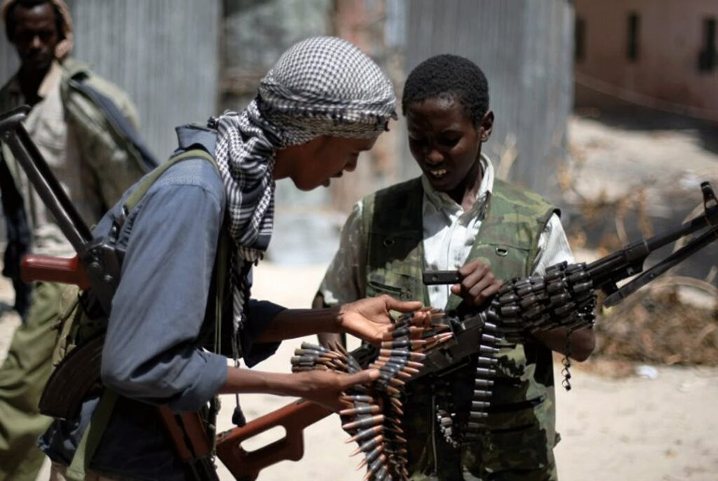 Fighters from Al-Shabab come together to count their bullets at a frontline section in Sinaya Neighborhood in Mogadishu, on 13 July 2009.
